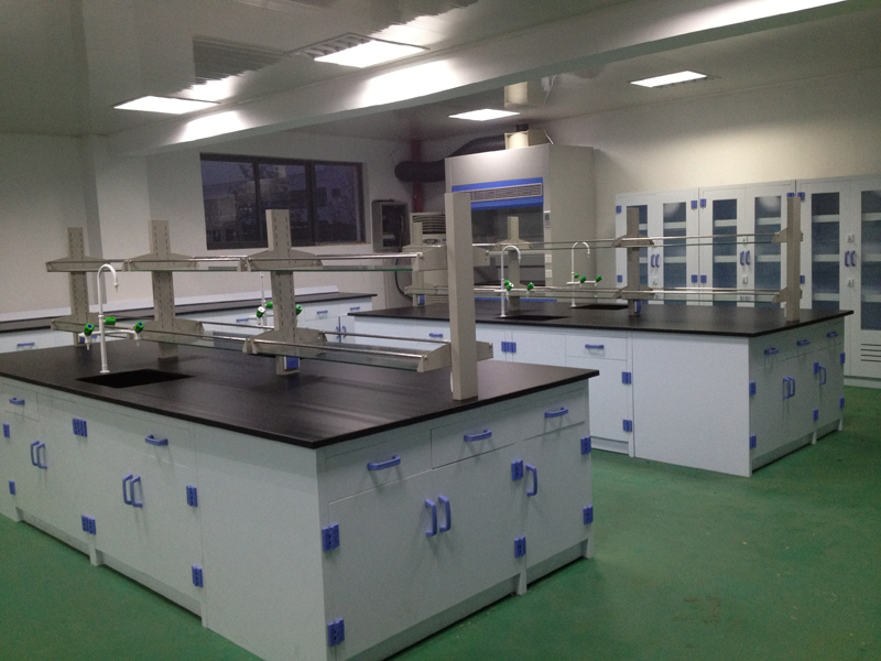 实验室工作台如何进行清洁？